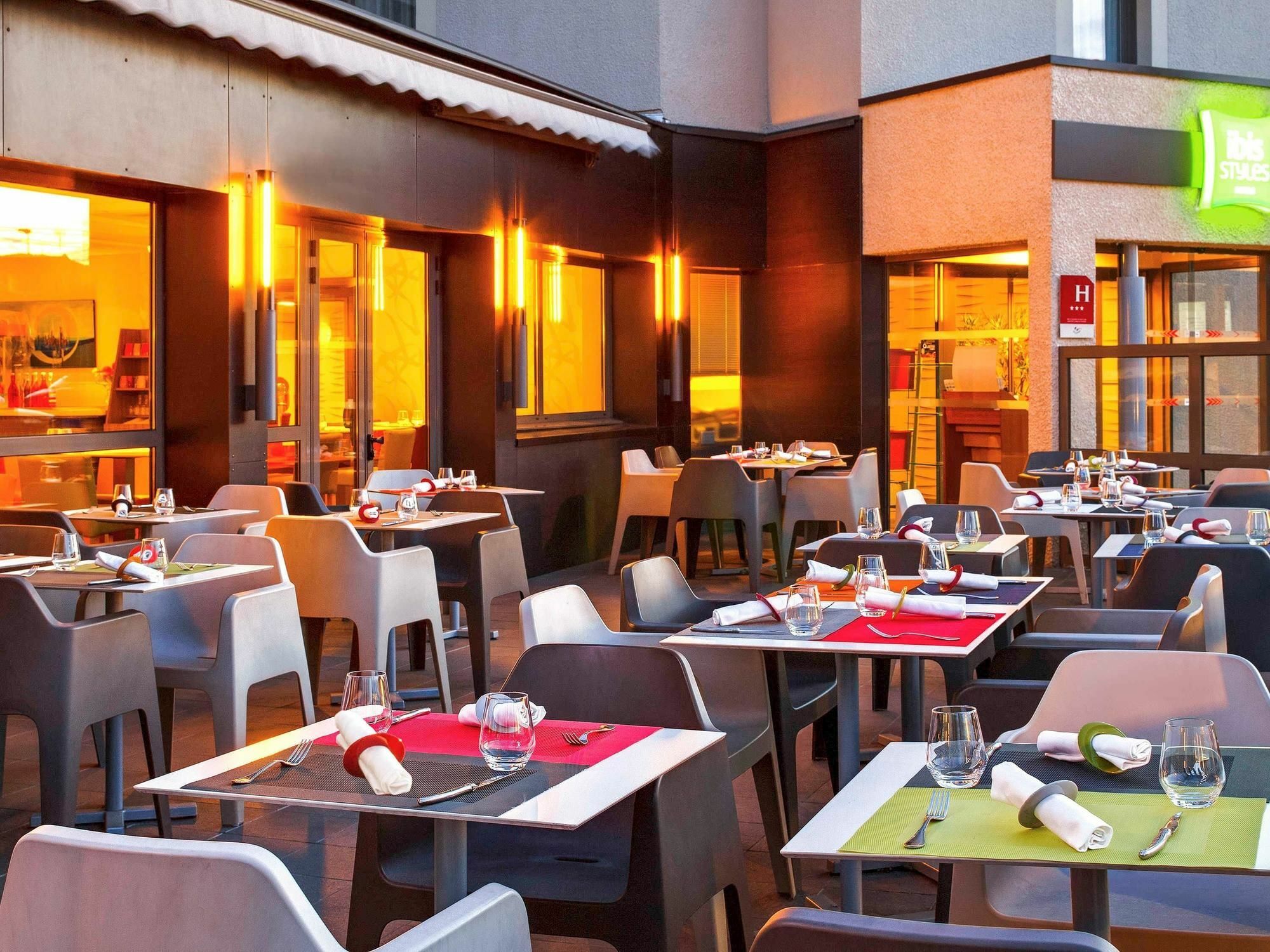 Hotel Ibis Styles Clermont-Ferrand Aeroport Zewnętrze zdjęcie